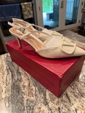 New Valentino Women's Ivory Slingback Pointed Toe Heels Size 36